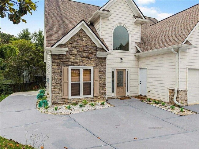 Building Photo - 3042 Oak Vista Way SW