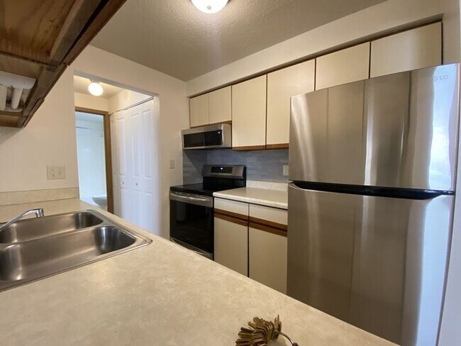 Building Photo - $1,095 | 2 Bedroom, 1 Bathroom Apartment | No Pets | Available for an August 1st, 2026 Move In!