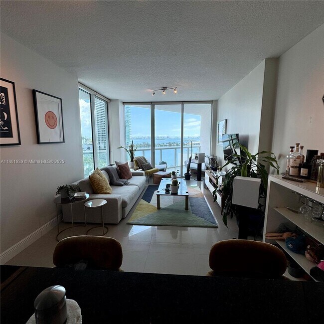 Foto del edificio - 480 NE 30th St
