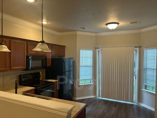Photo - 2670 N Valencia Ave Apartment