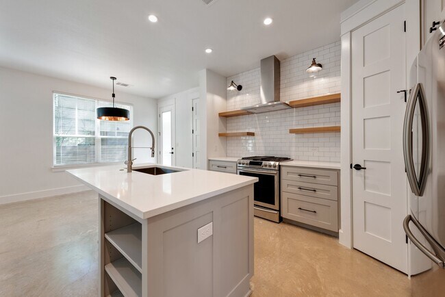 Foto del edificio - 1201 W 22nd St