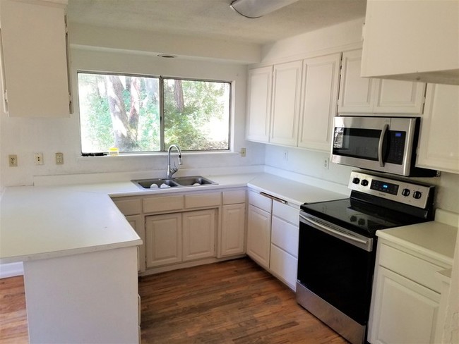 Foto del edificio - 13750 Duggan Rd