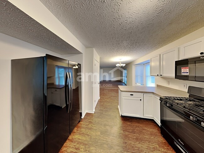 Building Photo - 5881 O'Reily Dr