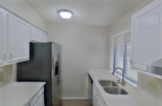 Building Photo - Thoughtfully Designed 3-Bedroom Home for Modern Living