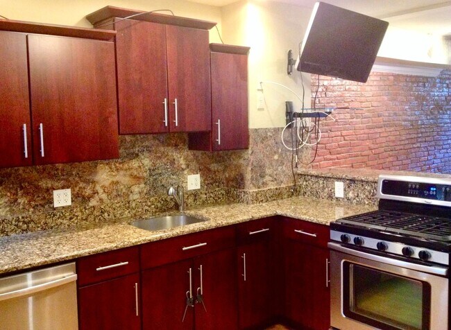 Foto del edificio - Updated 3 Bedroom Townhome ~ Patterson Place!