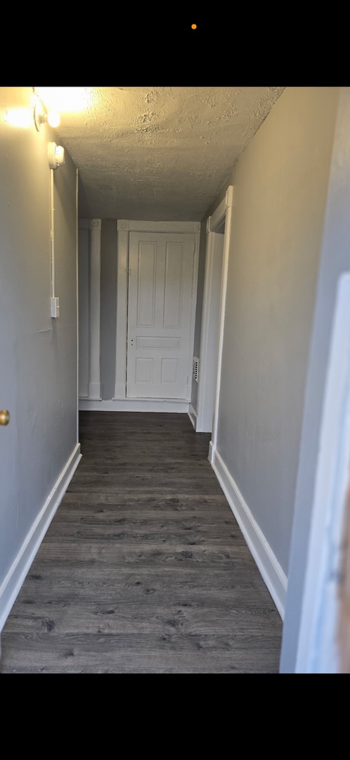 Building Photo - E 5th St