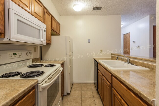 Foto del edificio - 1705 Heatheridge Rd