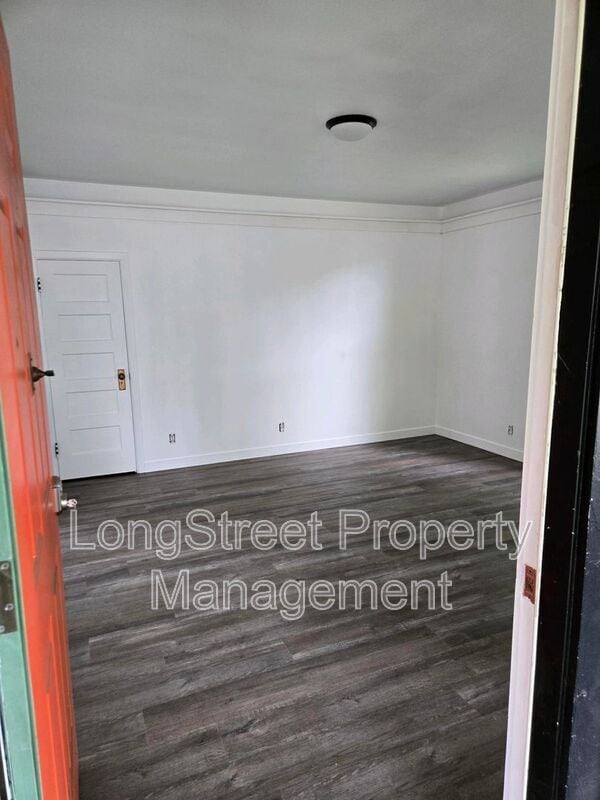 Foto del edificio - 1062 SW Western Blvd