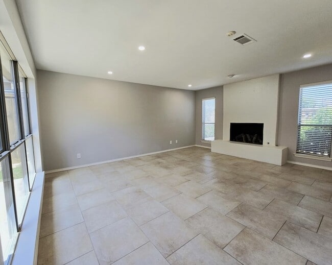Building Photo - 2311 Haynes Ave