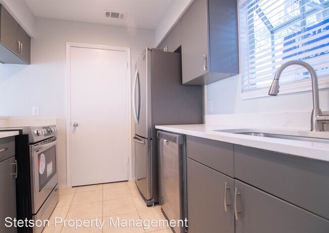 Building Photo - 2 br, 1.5 bath House - 6804 Old Quarry Lane