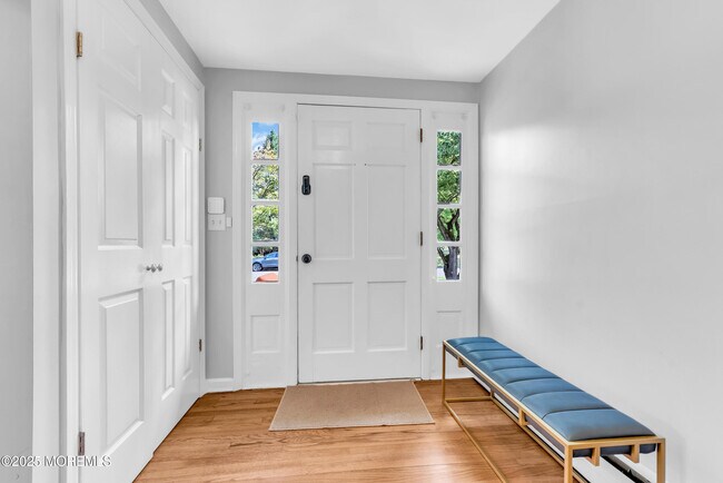 Building Photo - 11 Pinewood Ave