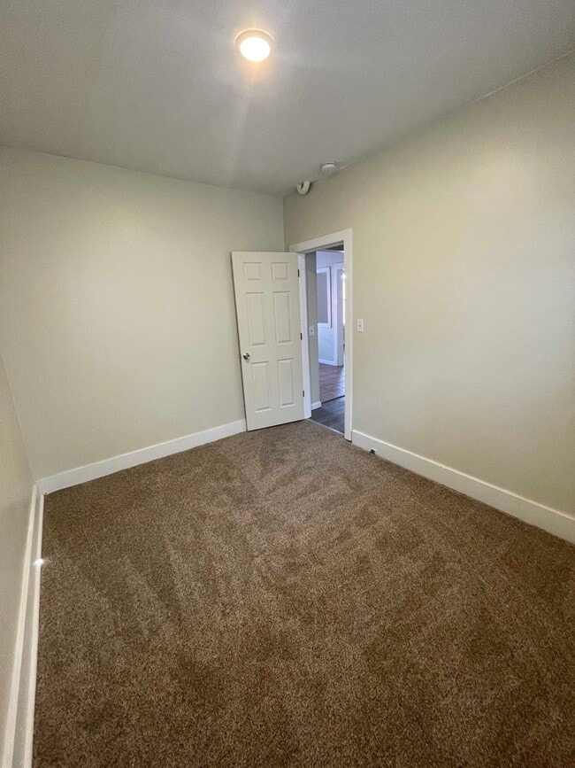 Foto del edificio - 1467 Division St