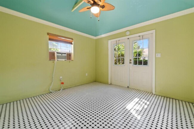 Foto del edificio - 609 NE 9th Ave