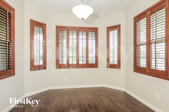 Foto del edificio - 23587 W Harrison Dr