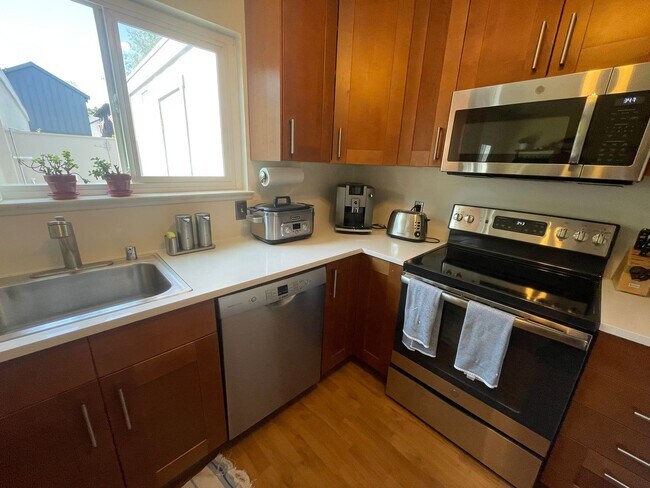 Foto del edificio - Spacious 2BD/1.5BA Townhouse in Walnut Cre...