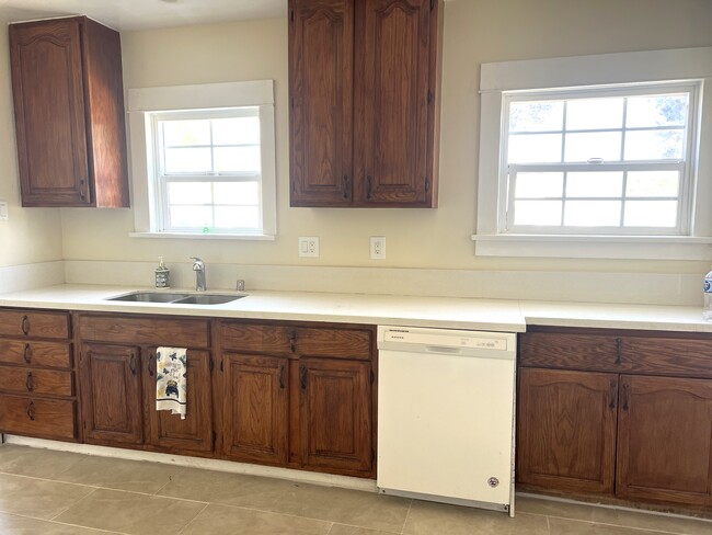 Lots of countertop space & Dishwasher - 120 E Hardy St