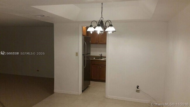 Building Photo - 3670 Inverrary Dr