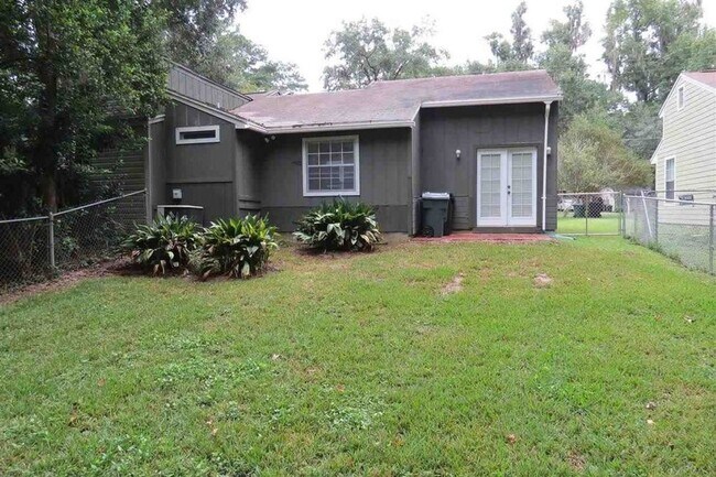 Photo - Awesome Townhouse with a Garage!