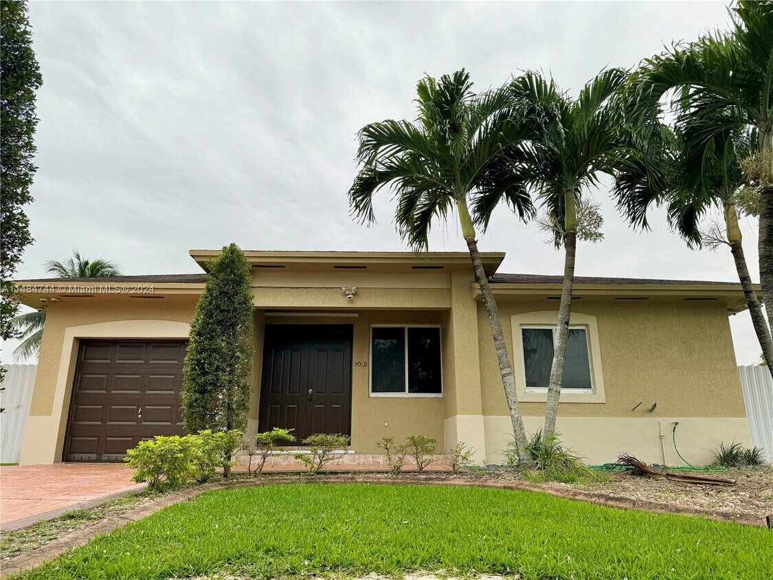 Foto principal - 2060 NW 113 Terrace