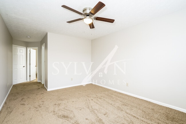 Building Photo - Feel right at home in this charming 3 bedroom