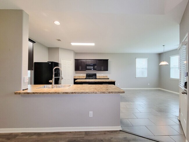 Foto del edificio - Welcome to this charming one-story home fe...