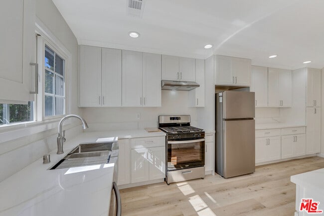 Foto del edificio - 853 S Bedford St