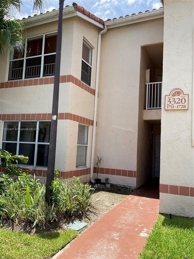 Building Photo - 3320 Pinewalk Dr N