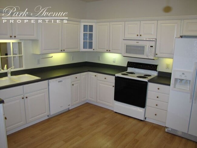 Building Photo - 8356 Highland Glen Dr