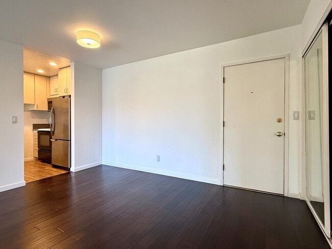 Foto del edificio - Top Floor Corner Unit Condo With Amazing V...
