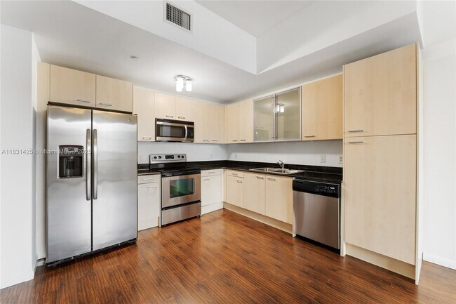 Foto del edificio - 1350 NW 8th Ct