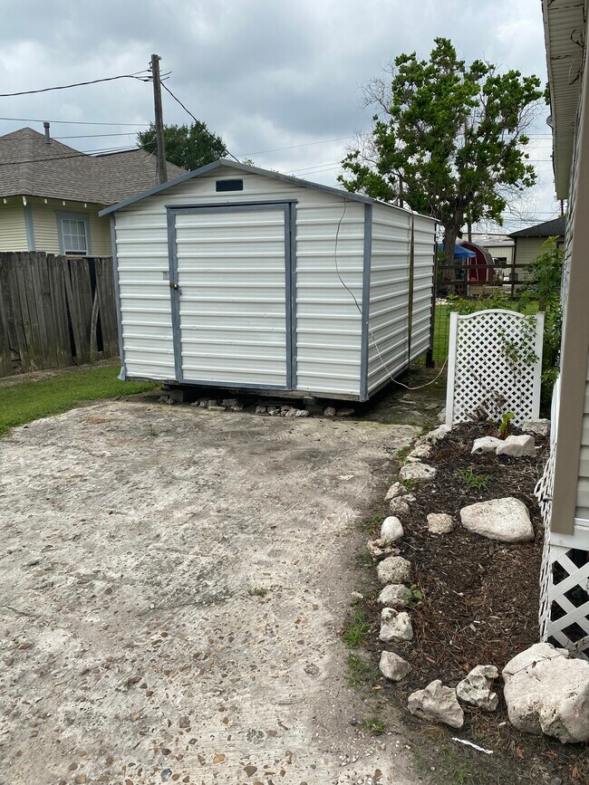 Foto del edificio - 16422 Waverly Dr