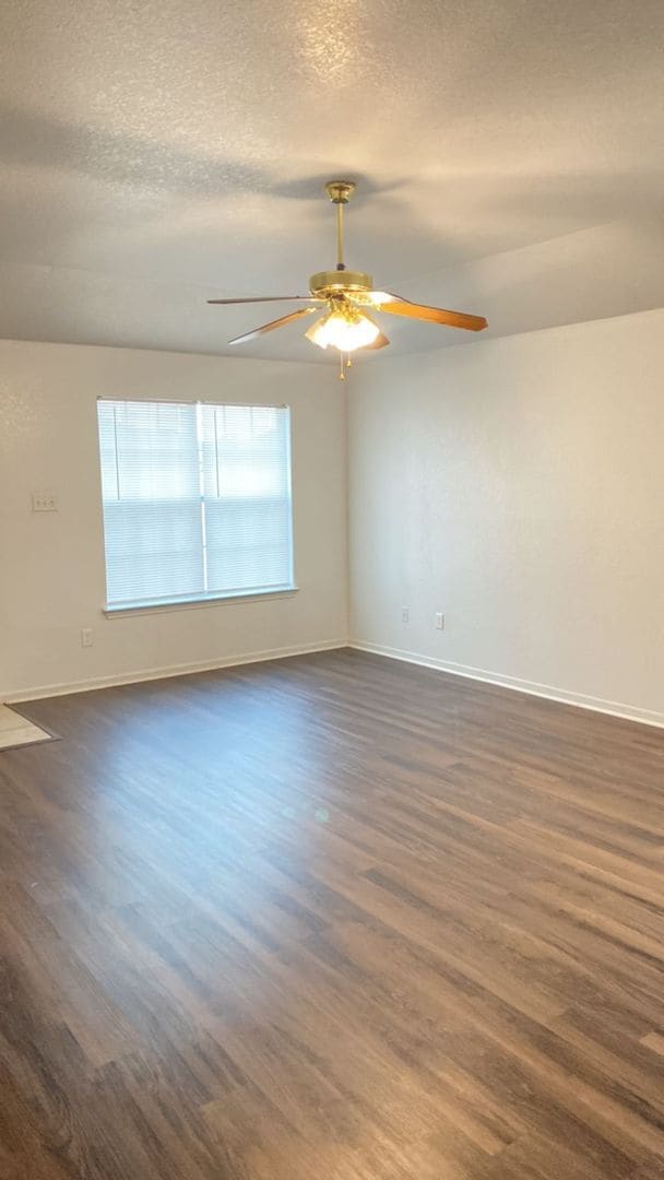 Building Photo - 506 Primrose Dr