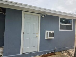 Building Photo - 6241 SW 17th St