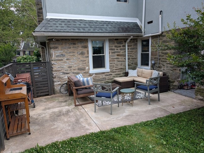 Photo - 7044 Lincoln Dr House