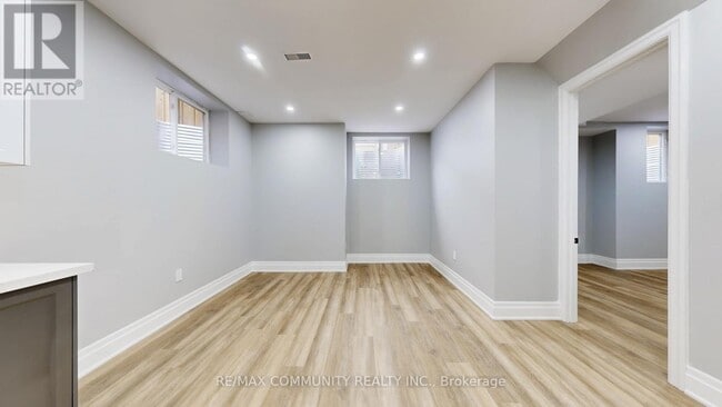 Building Photo - 1580 Honey Locust Pl