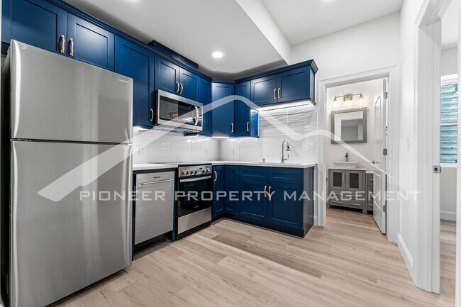 Building Photo - Charming Condo with Central AC and Washer/...