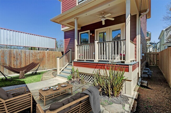 Building Photo - 1047 W 16th St