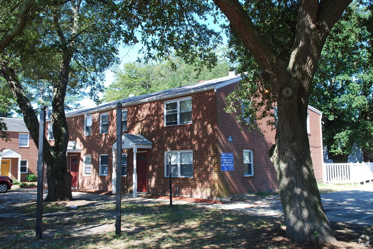 Building Photo - 9619 Warwick Ave