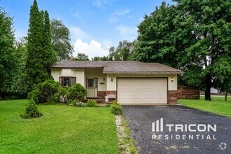 Building Photo - 13450 Wellington Ct