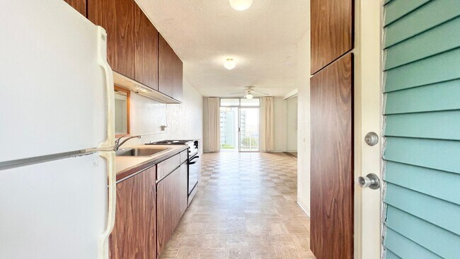 Foto del edificio - 2 BEDROOM UNIT WITH BALCONY AND BEAUTIFUL ...