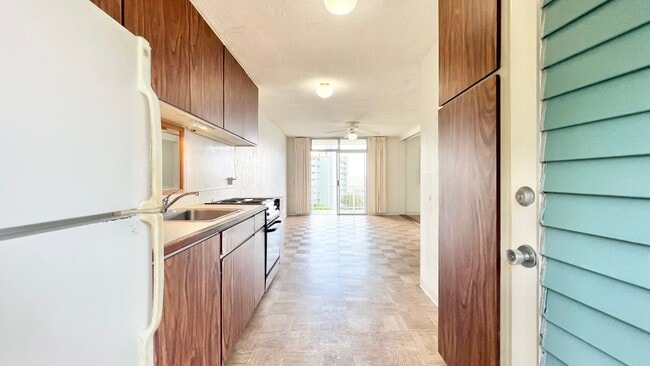 Building Photo - 2 BEDROOM UNIT WITH BALCONY AND BEAUTIFUL ...
