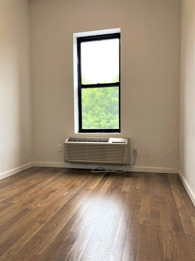 Foto del edificio - 1481 Flatbush Ave