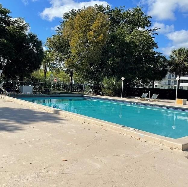 Foto del edificio - 901 Hillcrest Dr