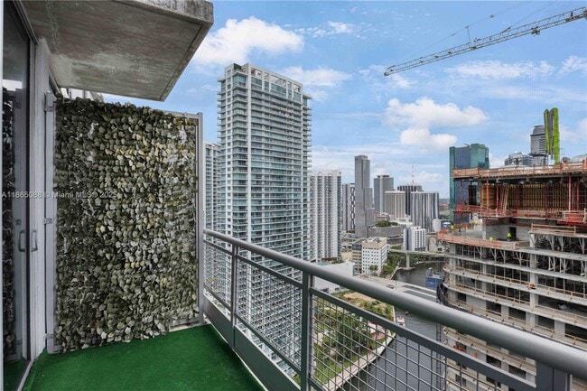 Building Photo - 690 SW 1st Ct