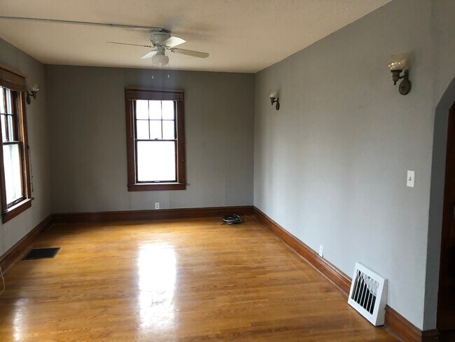 Building Photo - 314 N Cass Ave