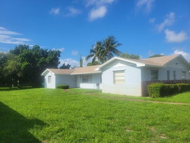 Building Photo - 242 SE 24th Ave