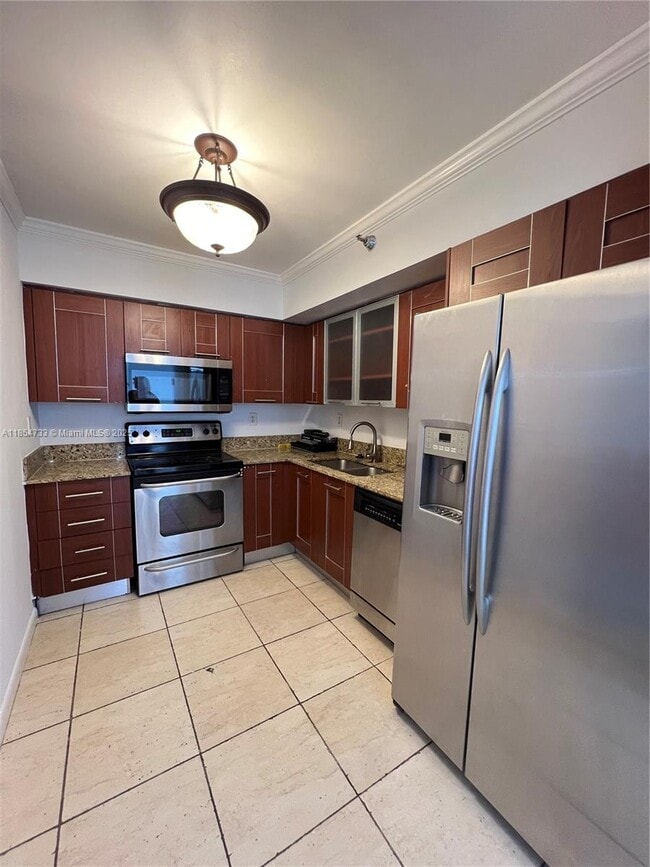 Foto del edificio - 3300 NE 191st St
