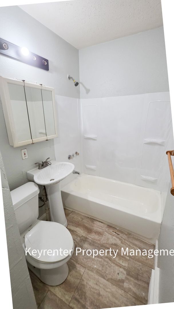 Foto del edificio - 3 Bed, 1 Bath Home Ready For Move-In!