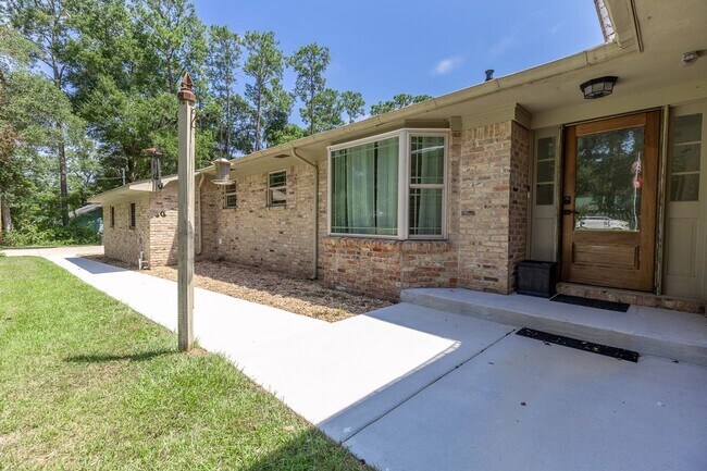 Foto del edificio - 10736 Pecan Dr
