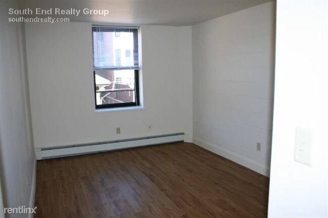 Building Photo - 1 br, 1 bath Apartment - 104 W Concord St
